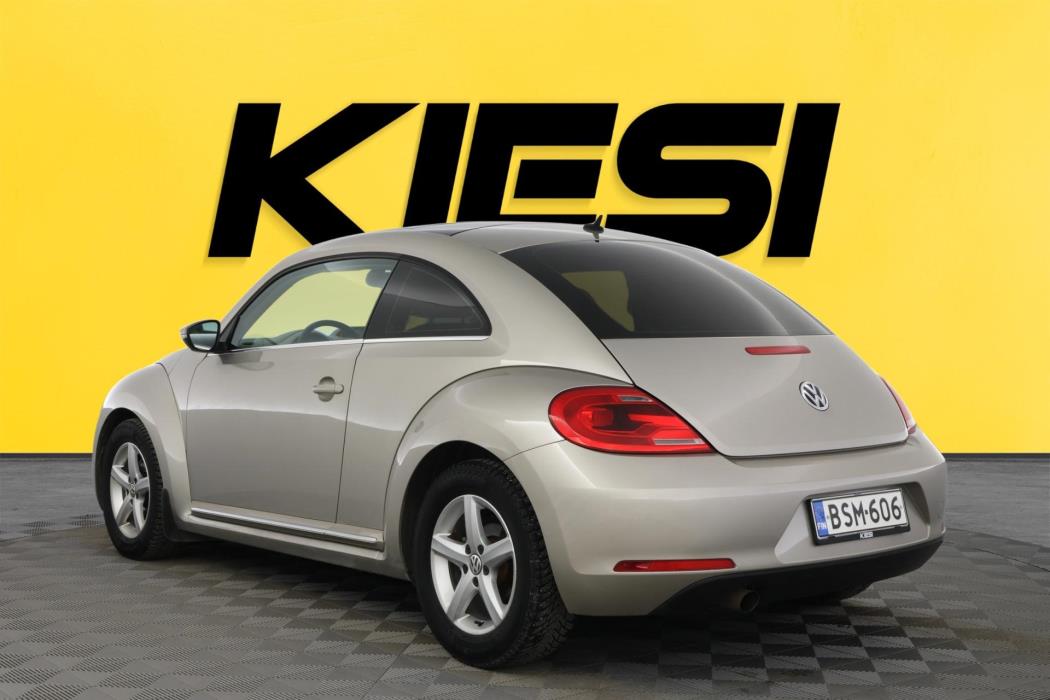 VOLKSWAGEN Beetle 2015