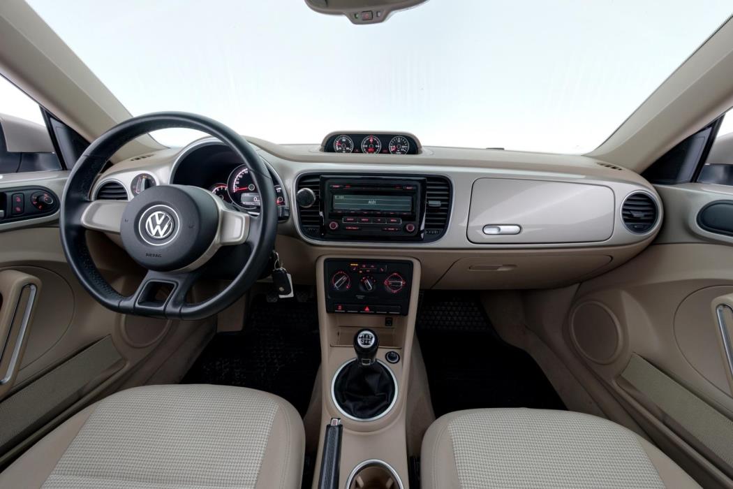 VOLKSWAGEN Beetle 2015