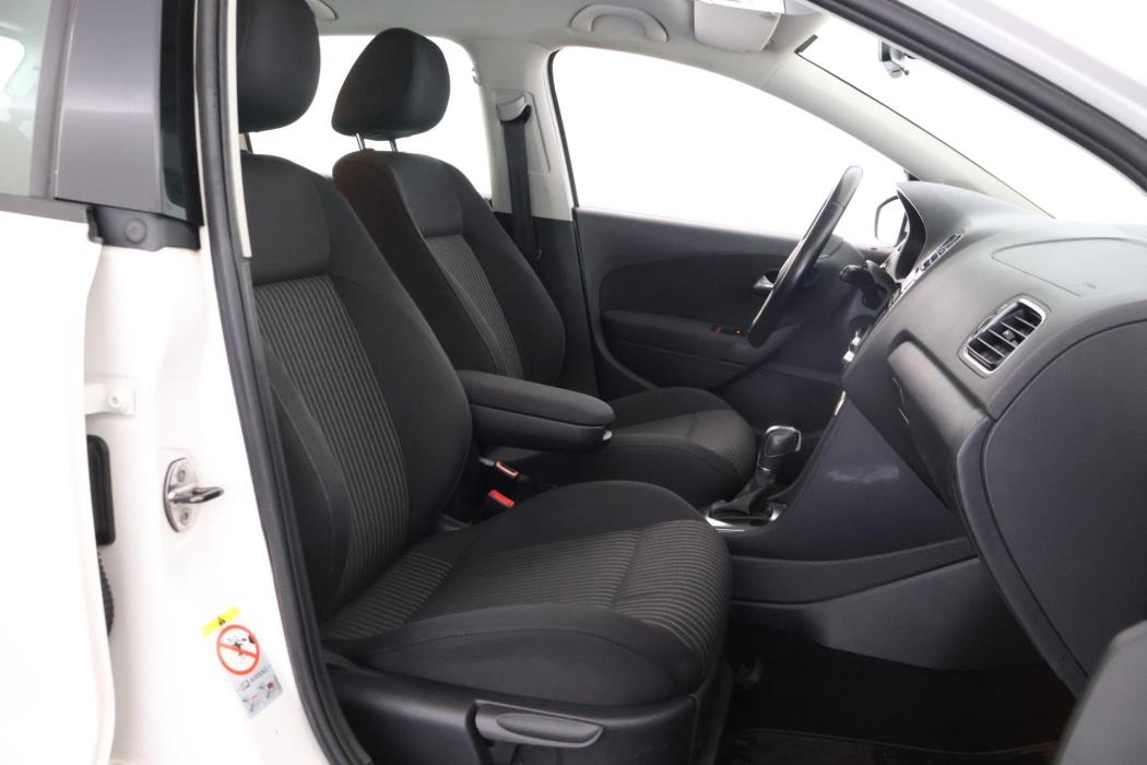VOLKSWAGEN Polo 2011