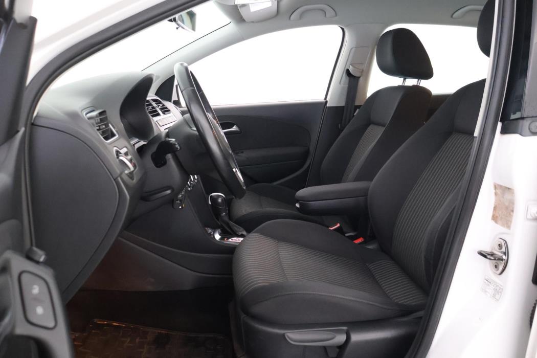 VOLKSWAGEN Polo 2011