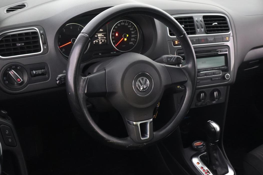 VOLKSWAGEN Polo 2011
