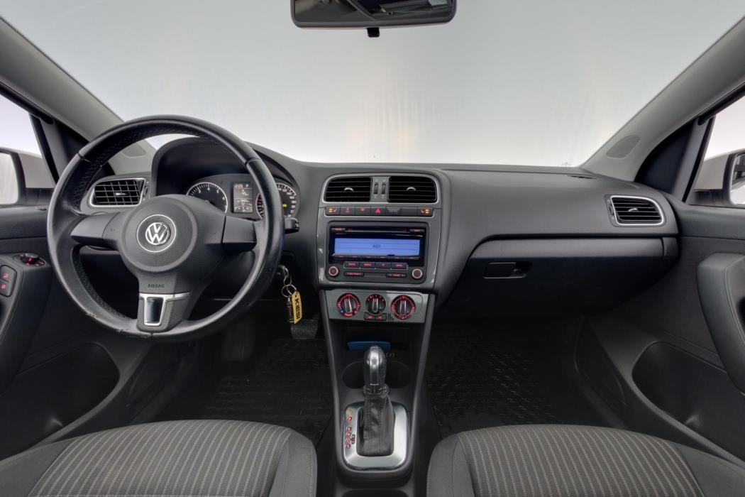 VOLKSWAGEN Polo 2011