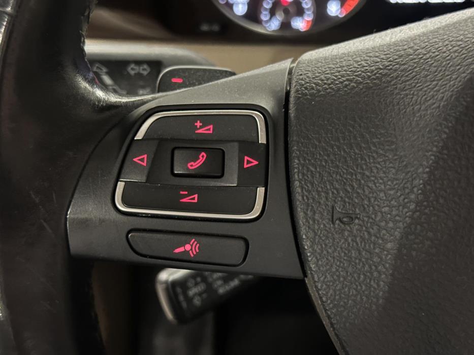 VOLKSWAGEN Passat 2012