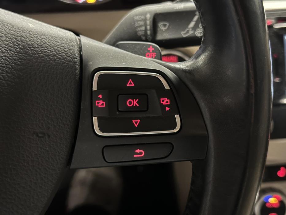 VOLKSWAGEN Passat 2012