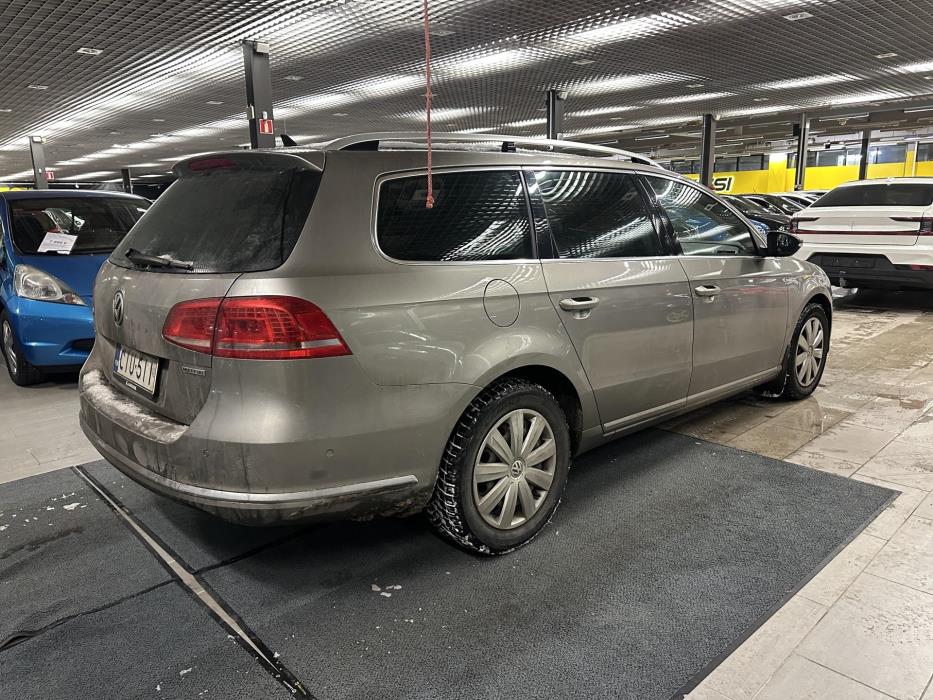 VOLKSWAGEN Passat 2012