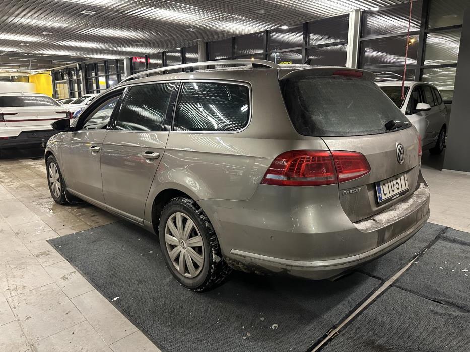 VOLKSWAGEN Passat 2012