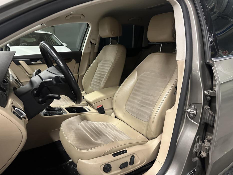 VOLKSWAGEN Passat 2012