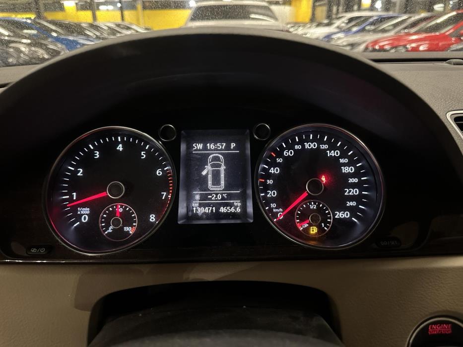 VOLKSWAGEN Passat 2012