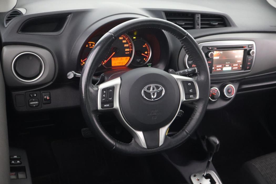TOYOTA Yaris 2014