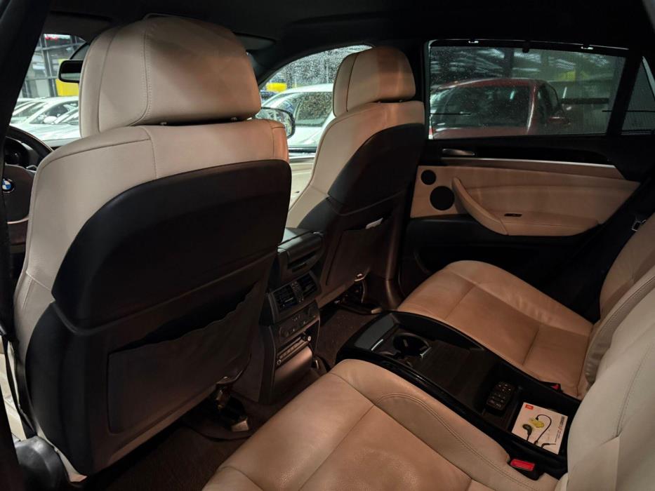 BMW X6 2011