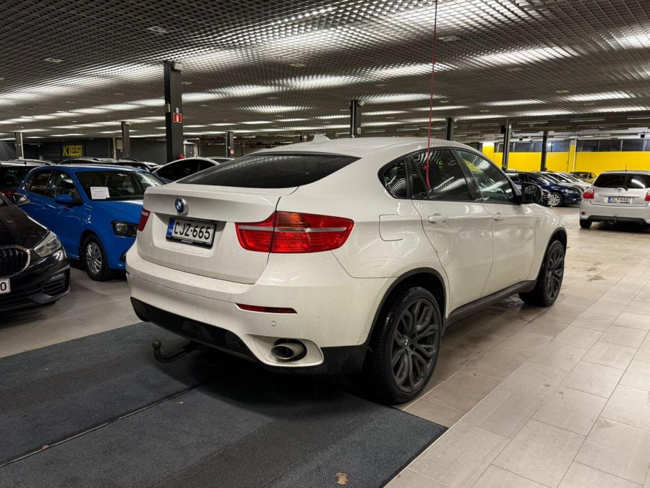 BMW X6 2011