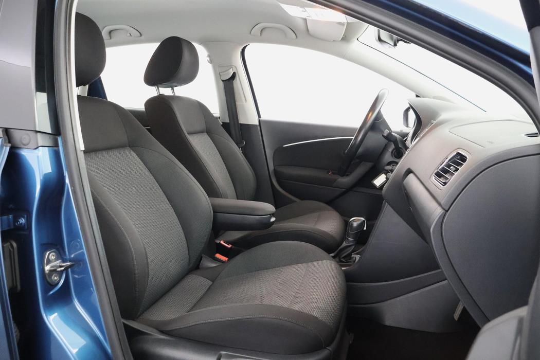 VOLKSWAGEN Polo 2016