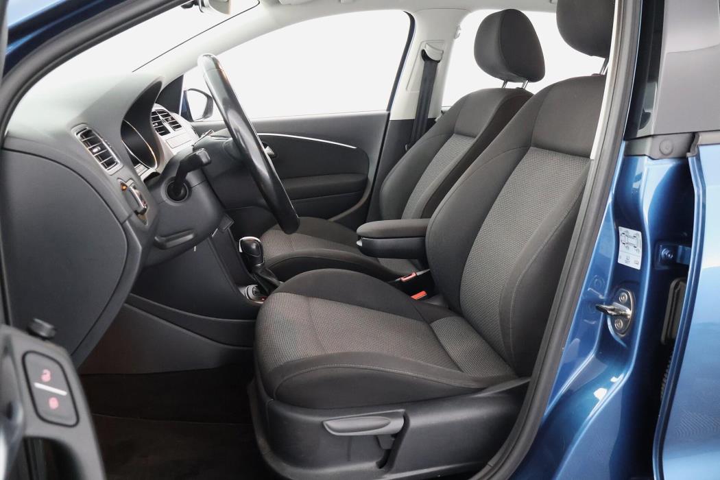 VOLKSWAGEN Polo 2016