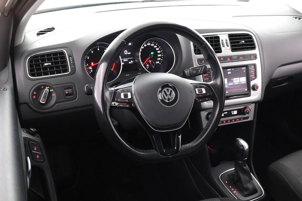 VOLKSWAGEN Polo 2016