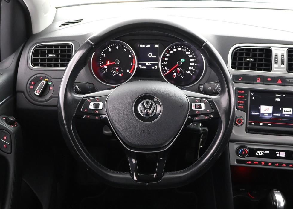 VOLKSWAGEN Polo 2016