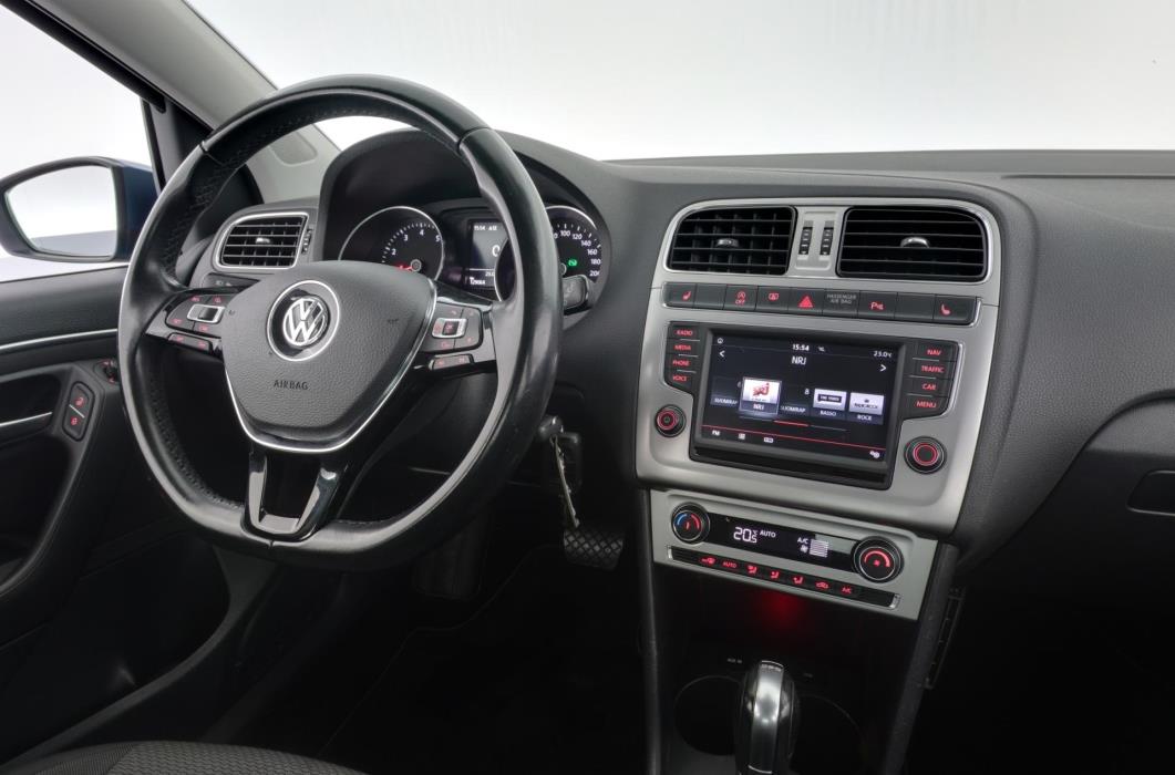 VOLKSWAGEN Polo 2016