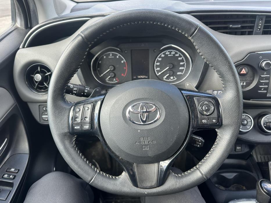 TOYOTA Yaris 2019