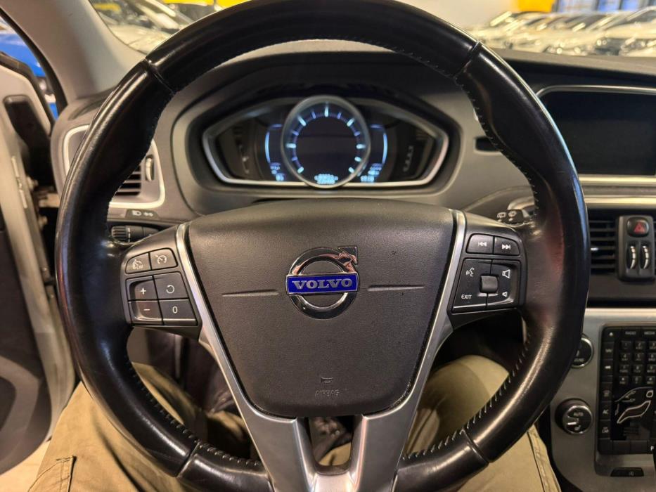 VOLVO V40 2015