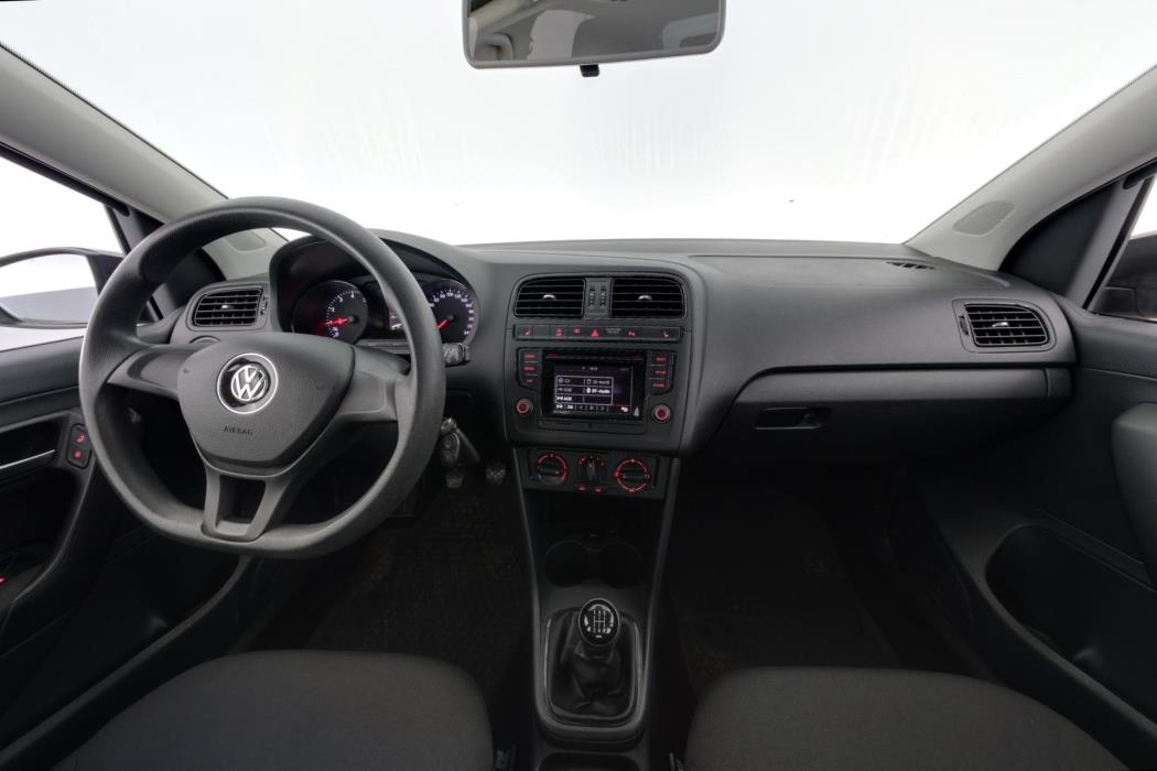 VOLKSWAGEN Polo 2015