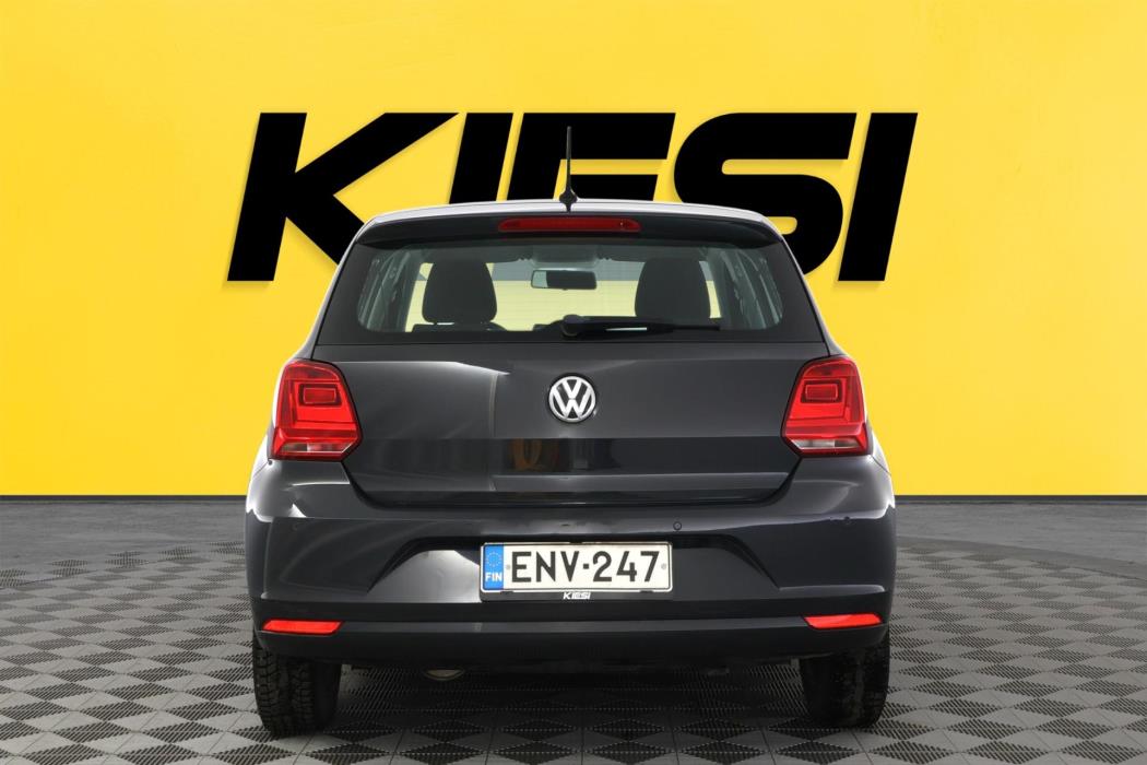 VOLKSWAGEN Polo 2015
