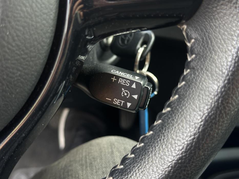 TOYOTA Yaris 2018