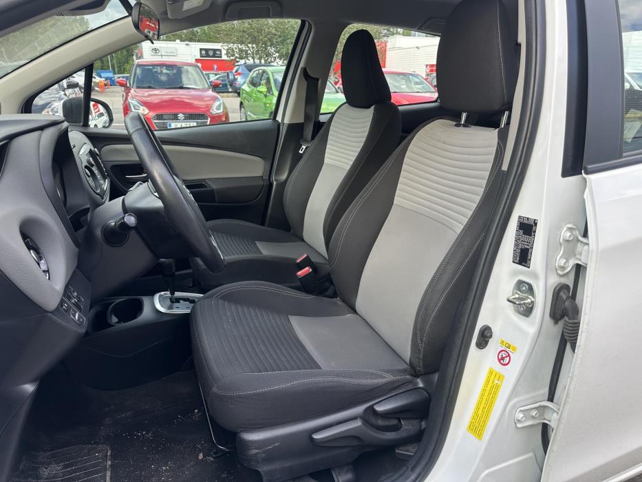 TOYOTA Yaris 2018