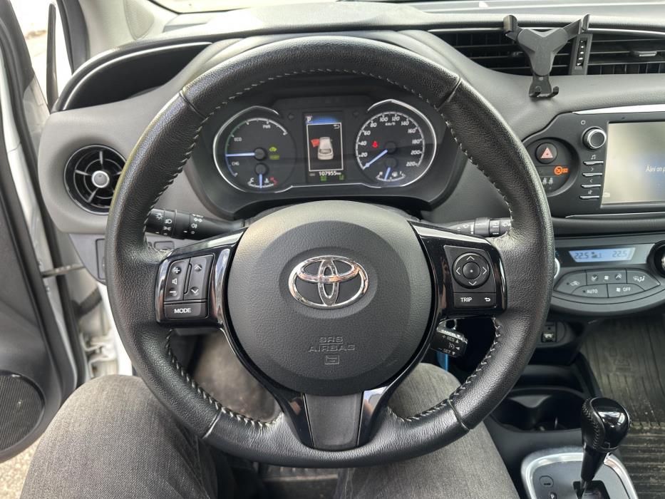 TOYOTA Yaris 2018