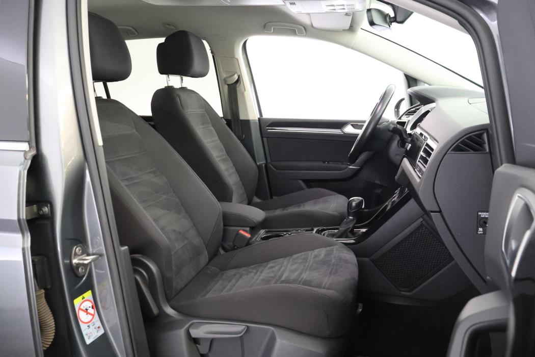 VOLKSWAGEN Touran 2019