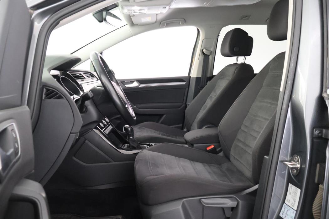 VOLKSWAGEN Touran 2019