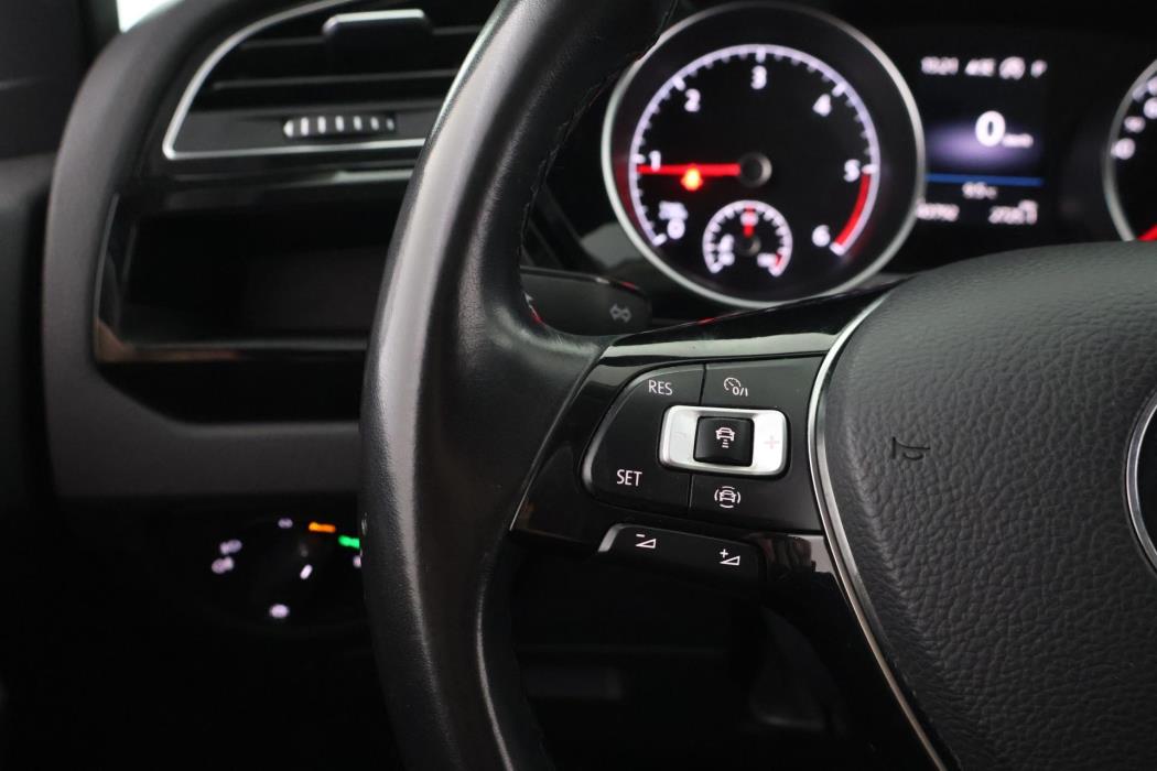 VOLKSWAGEN Touran 2019