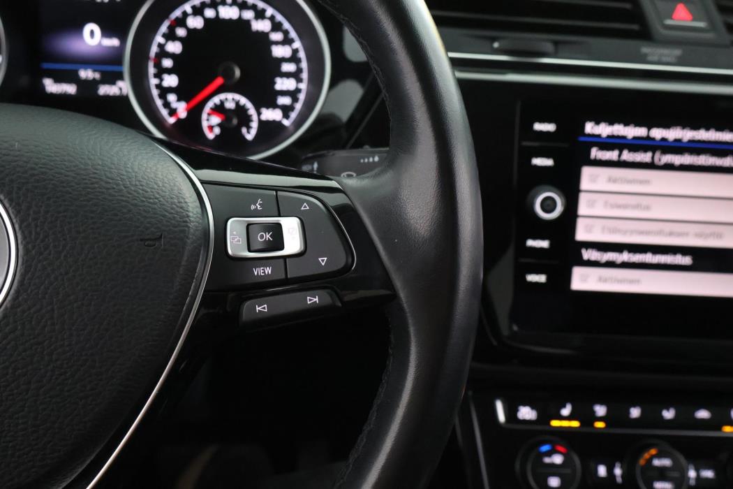 VOLKSWAGEN Touran 2019
