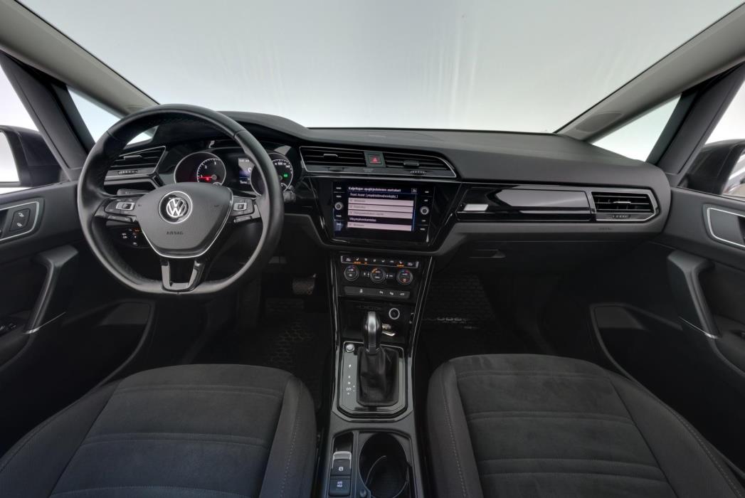 VOLKSWAGEN Touran 2019