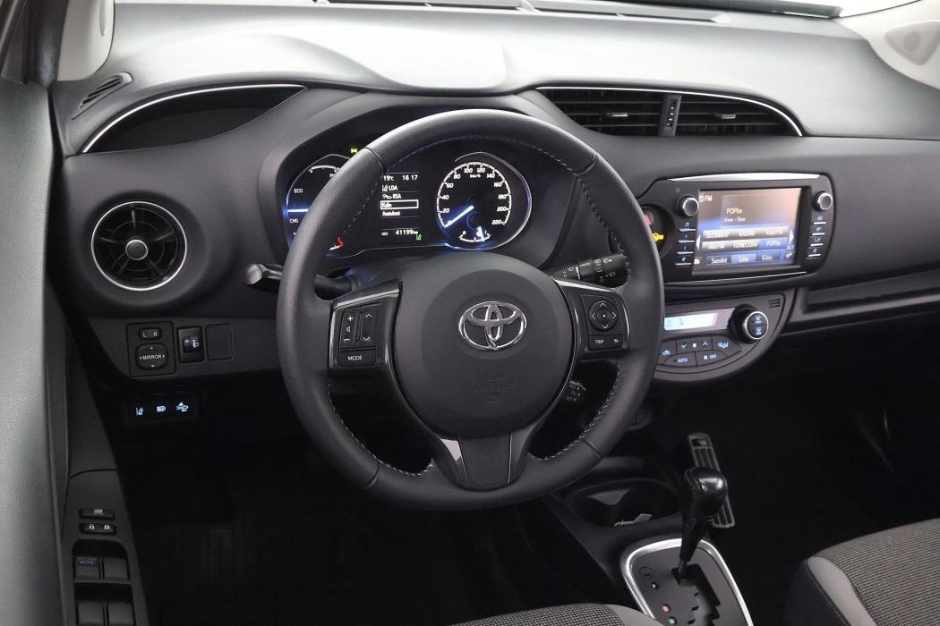 TOYOTA Yaris 2019