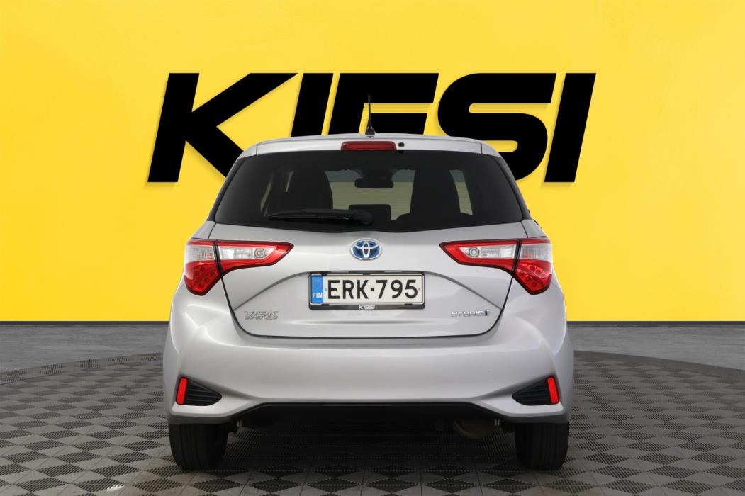 TOYOTA Yaris 2019