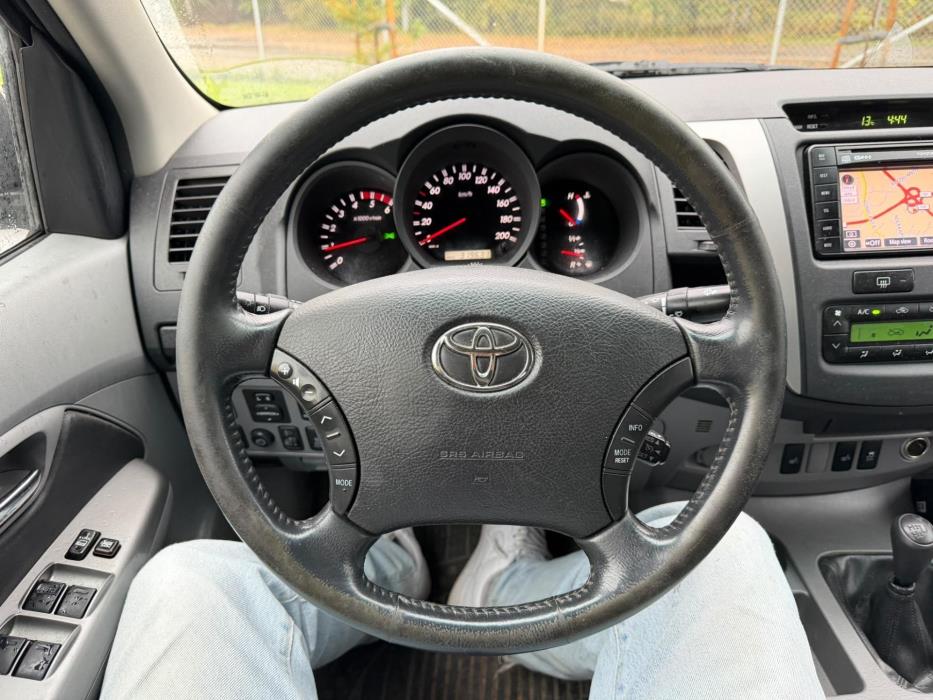TOYOTA Hilux 2010