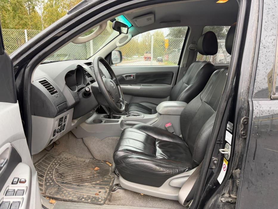 TOYOTA Hilux 2010