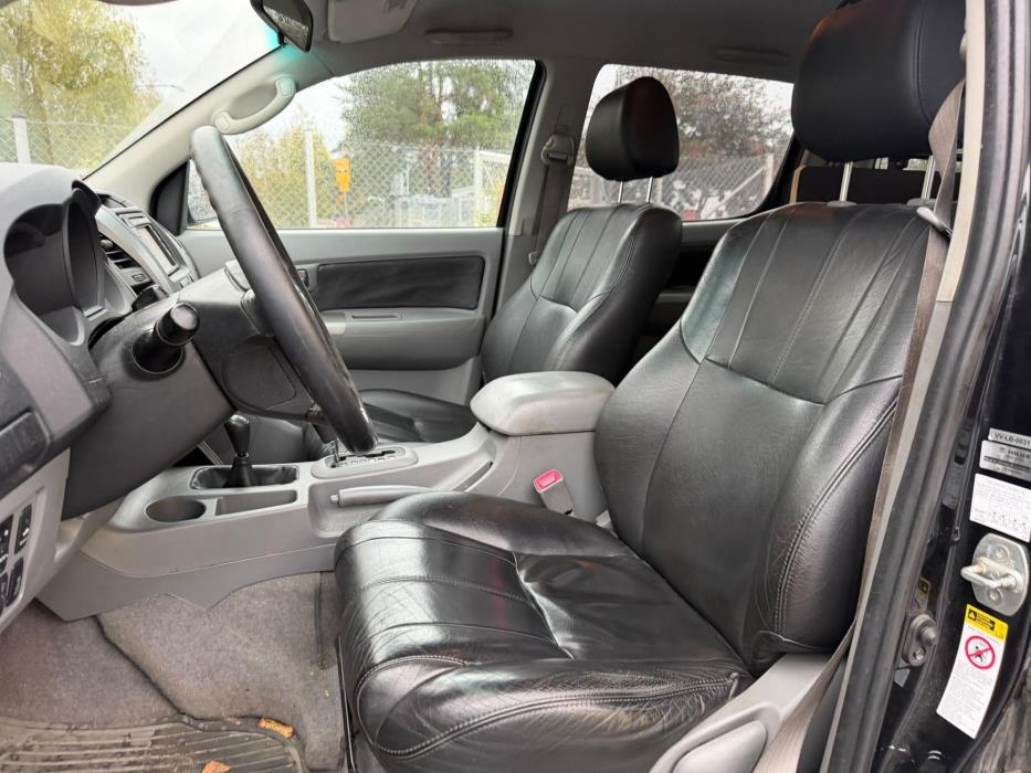 TOYOTA Hilux 2010