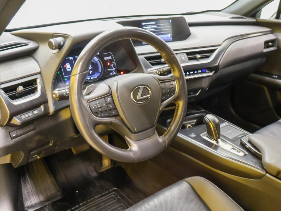 LEXUS UX 2021