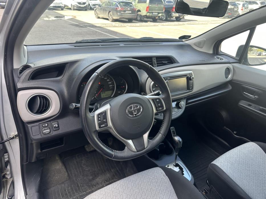 TOYOTA Yaris 2013