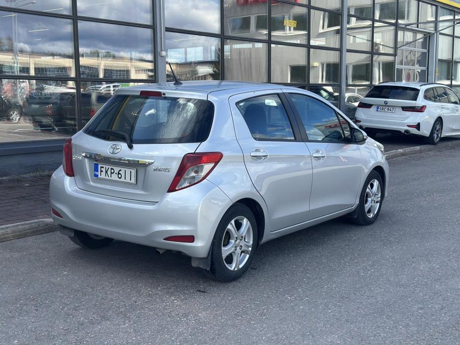 TOYOTA Yaris 2013