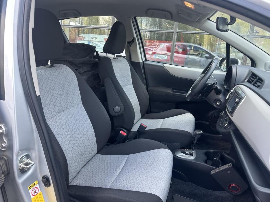 TOYOTA Yaris 2013