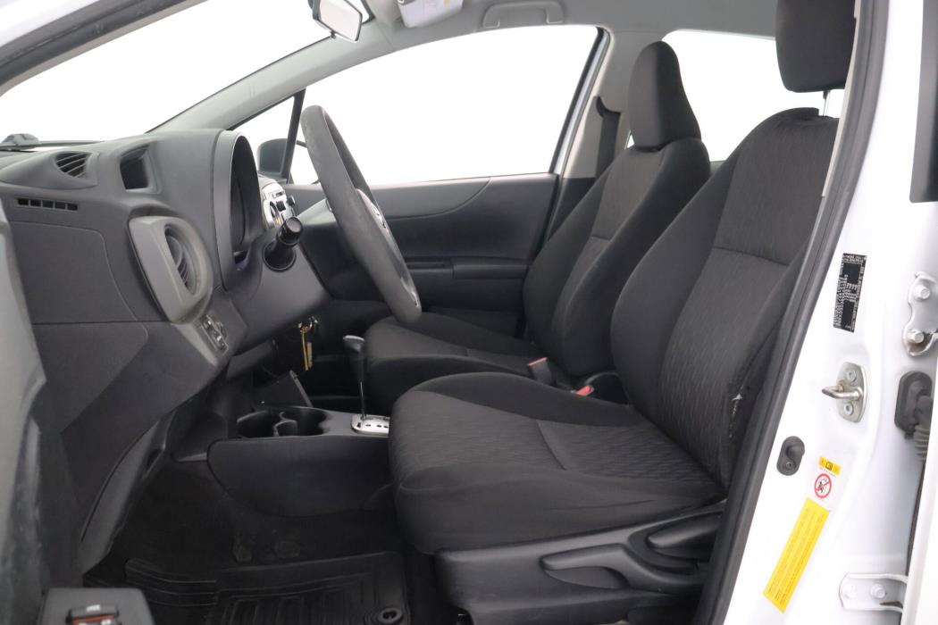 TOYOTA Yaris 2013