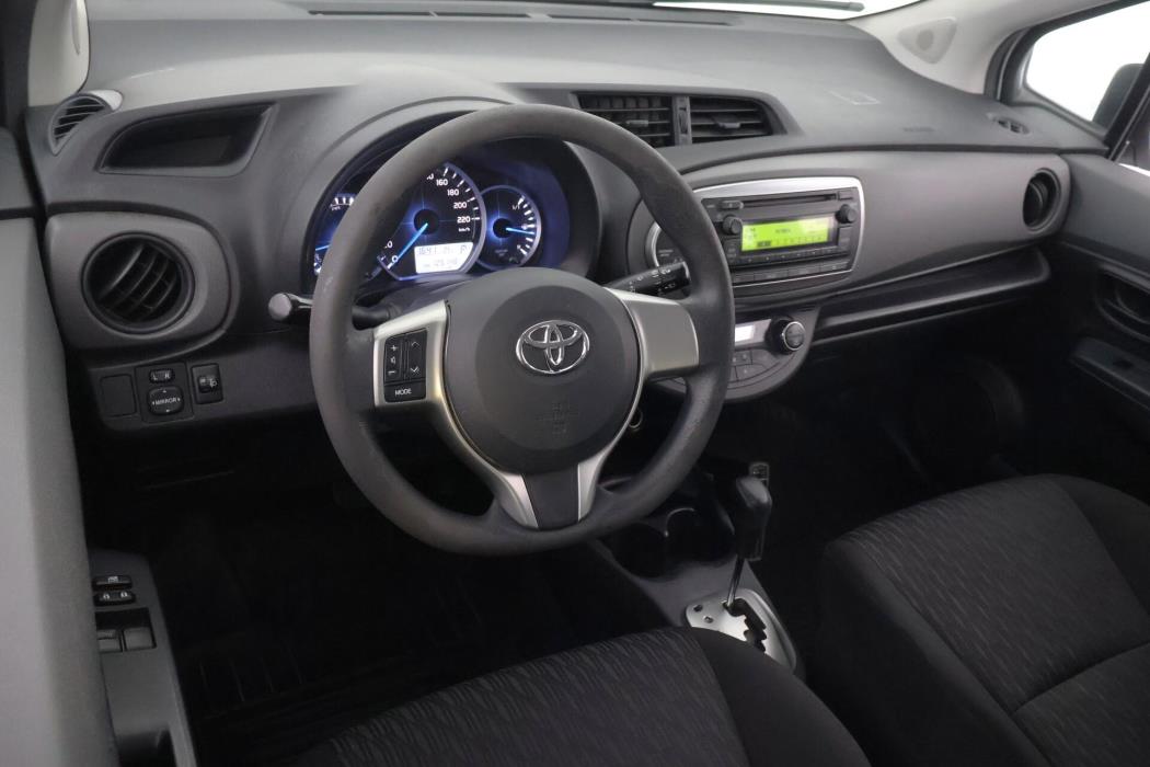 TOYOTA Yaris 2013