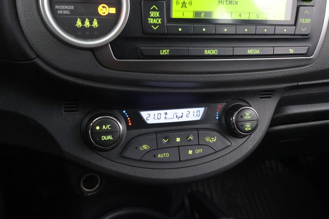 TOYOTA Yaris 2013
