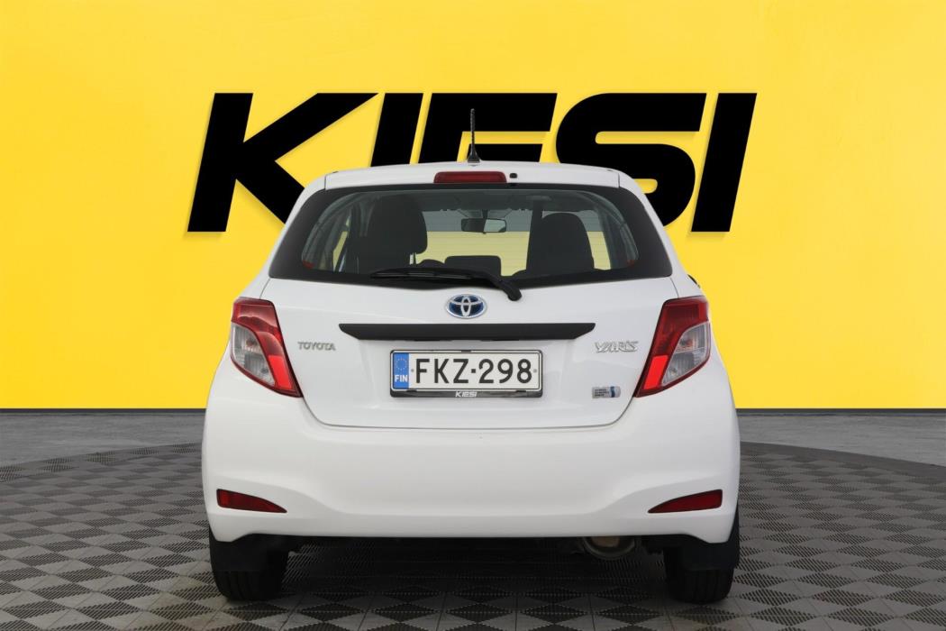 TOYOTA Yaris 2013