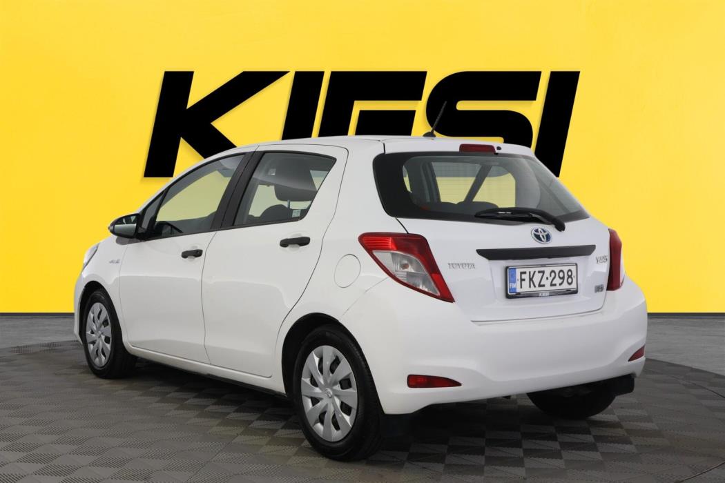 TOYOTA Yaris 2013