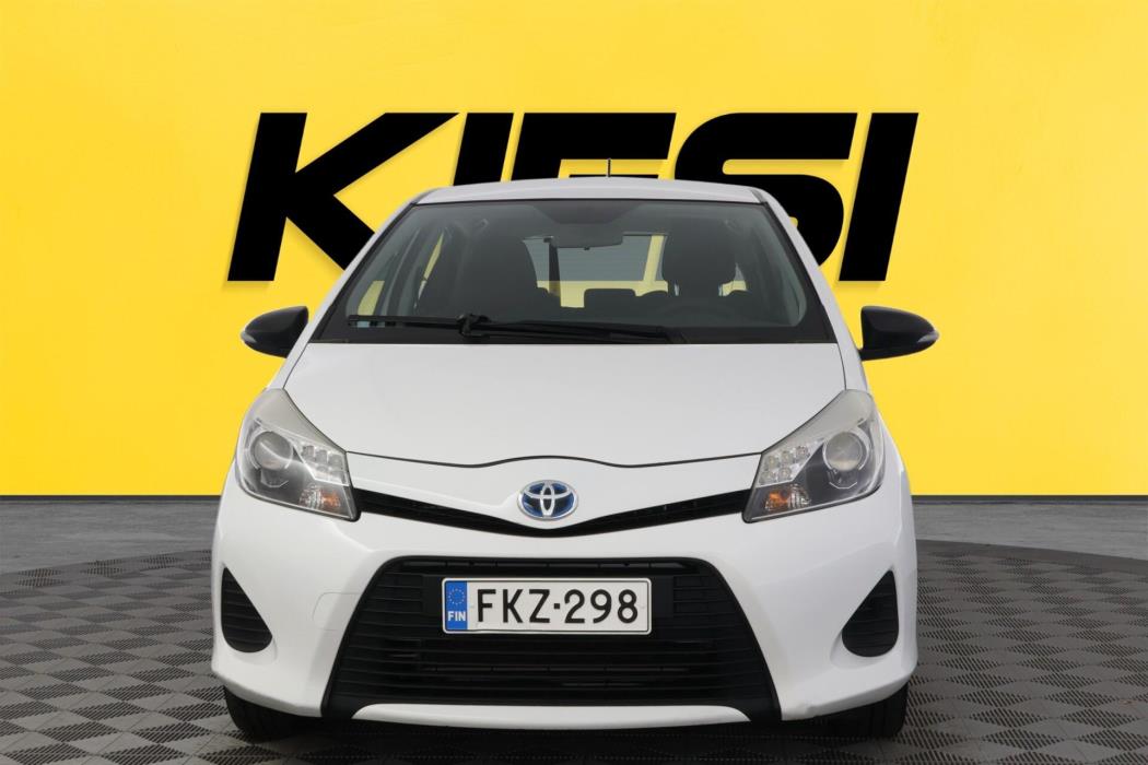 TOYOTA Yaris 2013
