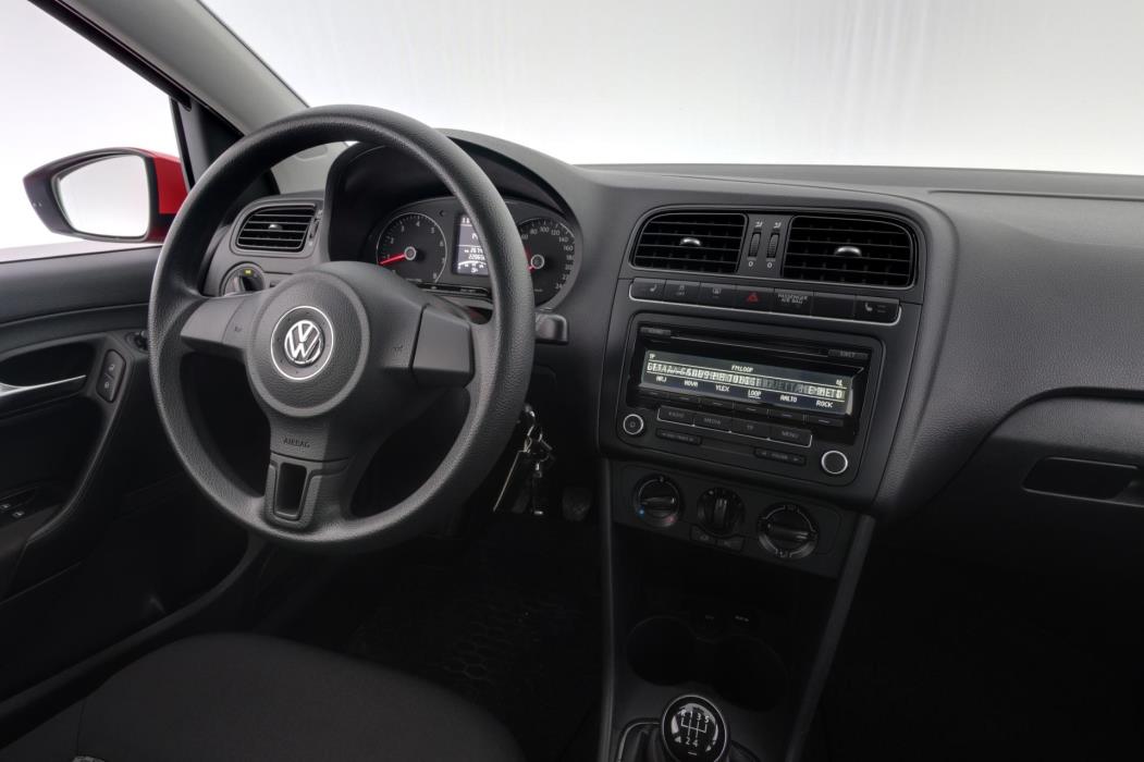 VOLKSWAGEN Polo 2013