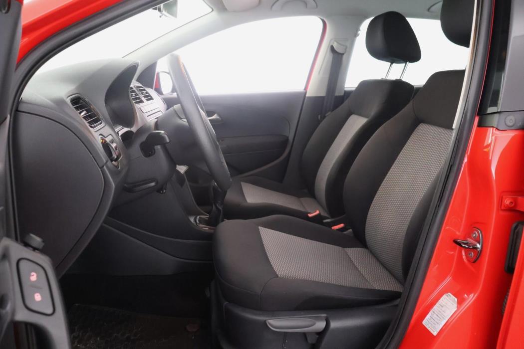 VOLKSWAGEN Polo 2013