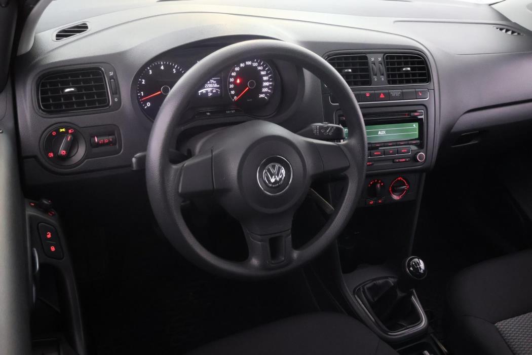VOLKSWAGEN Polo 2013
